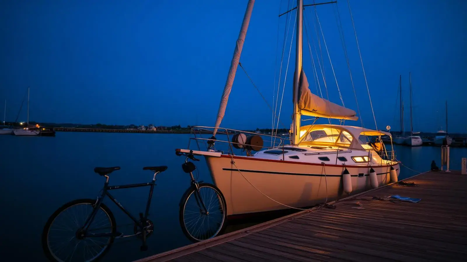 Liveaboard Marina Costs — marina pricing photograph